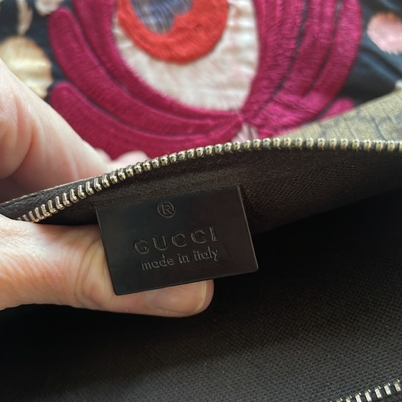 GUCCI Monogram Brown GG Canvas Small Clutch - Picture 4 of 12